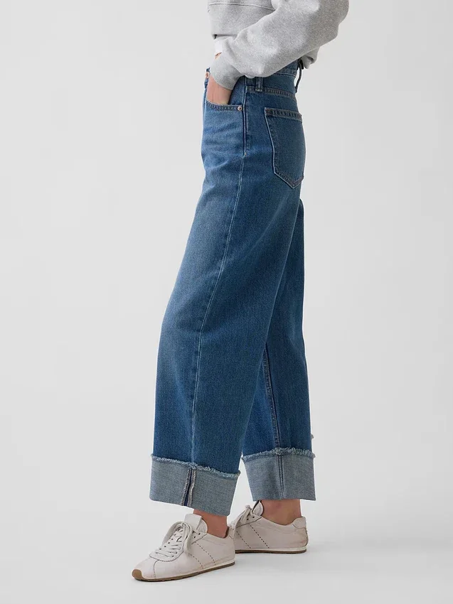 Jeans med hög midja och uppvikt benslut