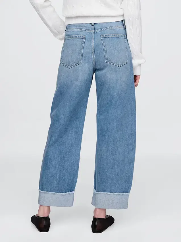 Jeans med hög midja och uppvikt benslut