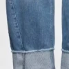 Jeans med hög midja och uppvikt benslut