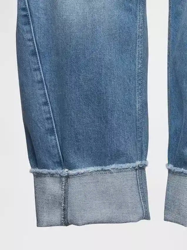 Jeans med hög midja och uppvikt benslut
