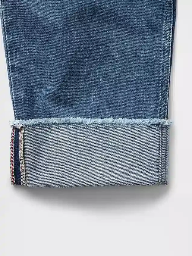 Jeans med hög midja och uppvikt benslut