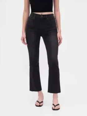 Jeans med hög midja och utsvängda ben