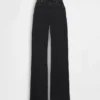 Jeans med hög midja och vida ben