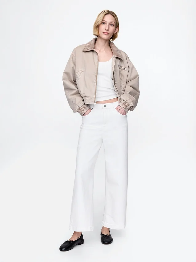 Jeans med hög midja, vid ben och ankellängd