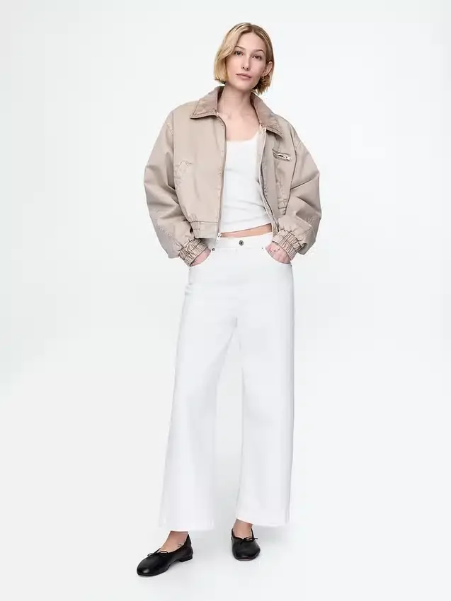 Jeans med hög midja, vid ben och ankellängd
