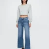 Jeans med hög midja, vid ben och ankellängd