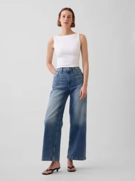 Jeans med hög midja, vid ben och ankellängd