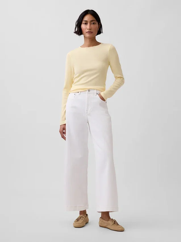 Jeans med hög midja, vid ben och ankellängd