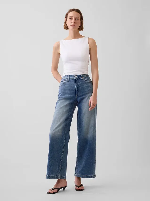 Jeans med hög midja, vid ben och ankellängd