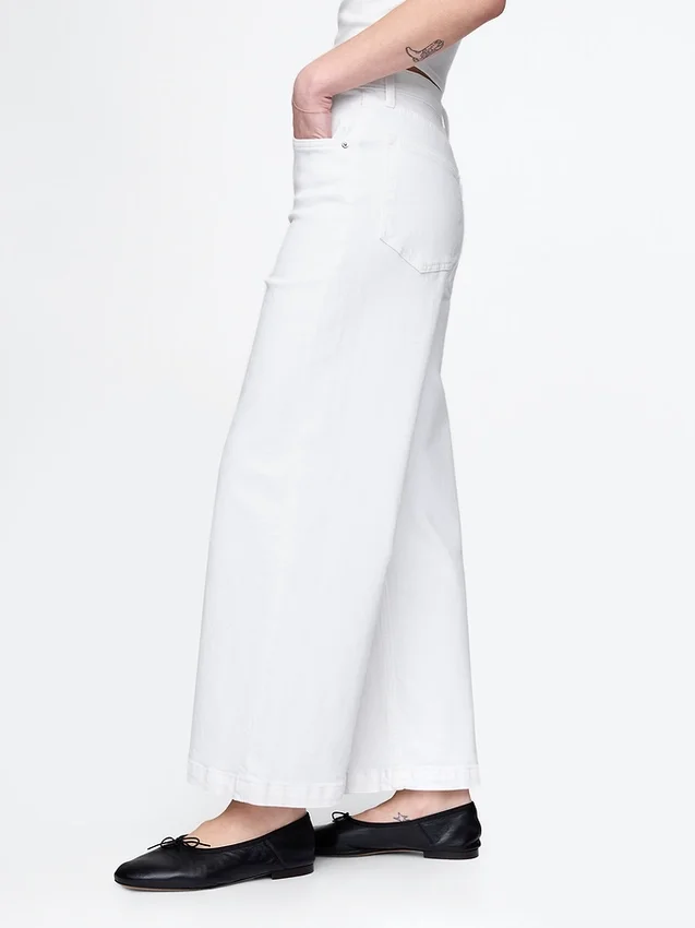 Jeans med hög midja, vid ben och ankellängd