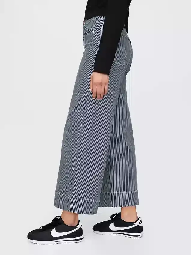 Jeans med hög midja, vid ben och ankellängd