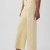 Jeans med hög midja, vid ben och ankellängd