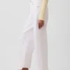 Jeans med hög midja, vid ben och ankellängd