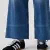 Jeans med hög midja, vid ben och ankellängd