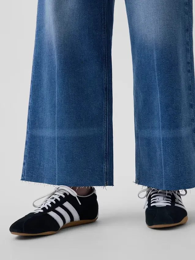 Jeans med hög midja, vid ben och ankellängd