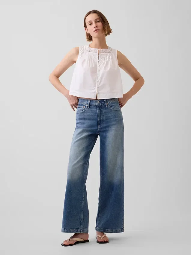 Jeans med hög midja, vid ben och ankellängd