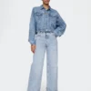 Jeans med hög midja, vid ben och uppvikt nederkant