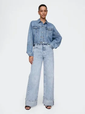 Jeans med hög midja, vid ben och uppvikt nederkant