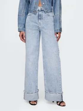 Jeans med hög midja, vid ben och uppvikt nederkant