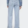 Jeans med hög midja, vid ben och uppvikt nederkant