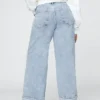 Jeans med hög midja, vid ben och uppvikt nederkant
