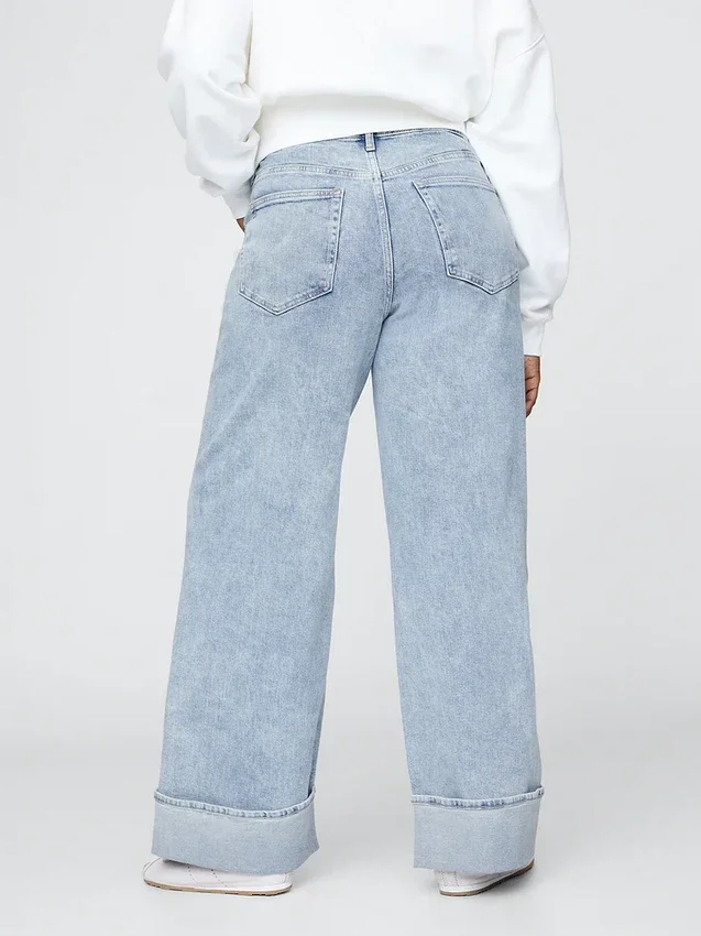 Jeans med hög midja, vid ben och uppvikt nederkant
