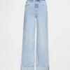Jeans med hög midja, vid ben och uppvikt nederkant