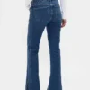 Jeans med låg midja, lång och smal passform samt söm i den uppslitna fållen