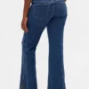 Jeans med låg midja, lång och smal passform samt söm i den uppslitna fållen