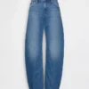 Jeans med låg midja och rak passform