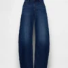 Jeans med låg midja och rak passform