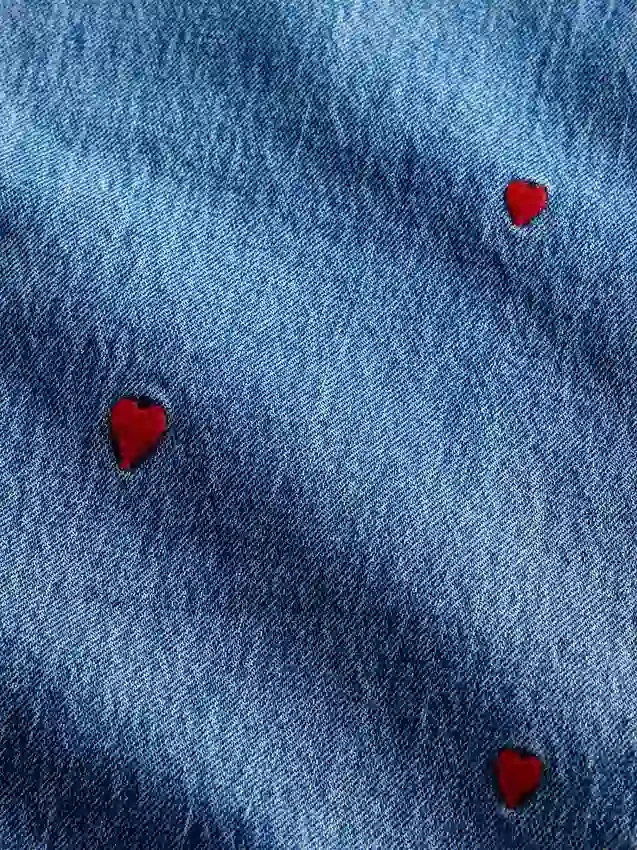 Jeans med medelhög midja, broderade och avslappnad rak passform