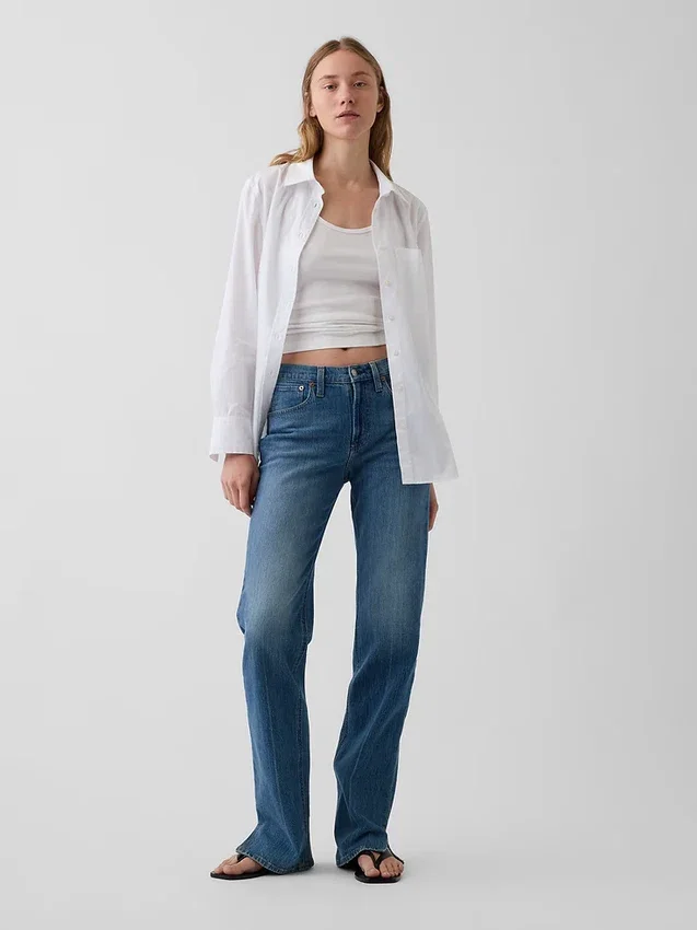 Jeans med medelhög midja, delad fåll och avslappnad rak passform