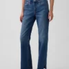 Jeans med medelhög midja, delad fåll och avslappnad rak passform