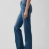 Jeans med medelhög midja, delad fåll och avslappnad rak passform