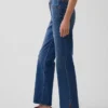 Jeans med medelhög midja, delad fåll och avslappnad rak passform
