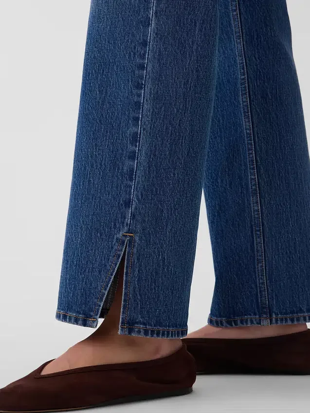 Jeans med medelhög midja, delad fåll och avslappnad rak passform