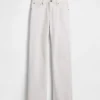 Jeans med medelhög midja, delad fåll och avslappnad rak passform