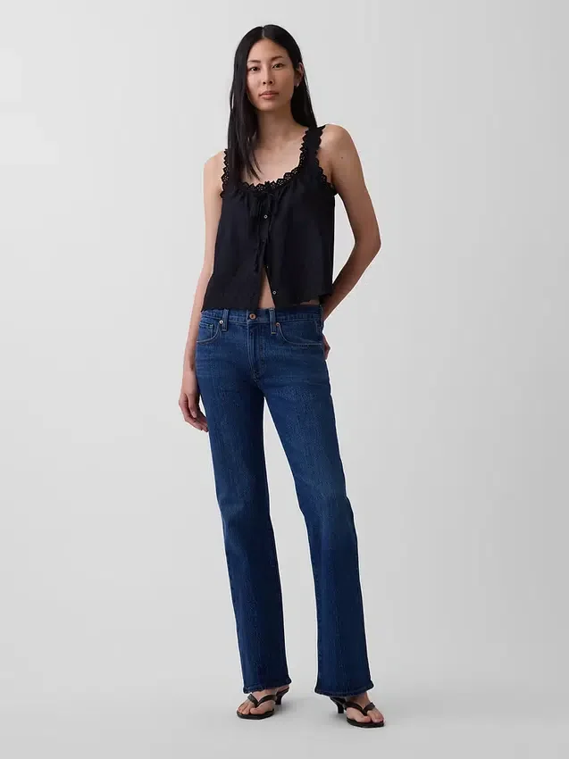 Jeans med medelhög midja och avslappnad passform i bootcut-modell
