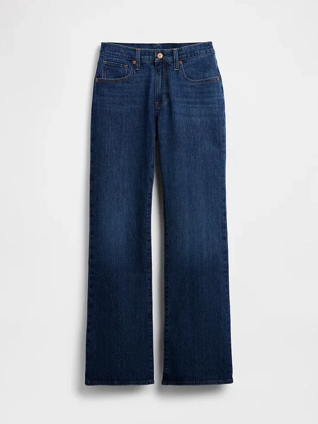 Jeans med medelhög midja och avslappnad passform i bootcut-modell