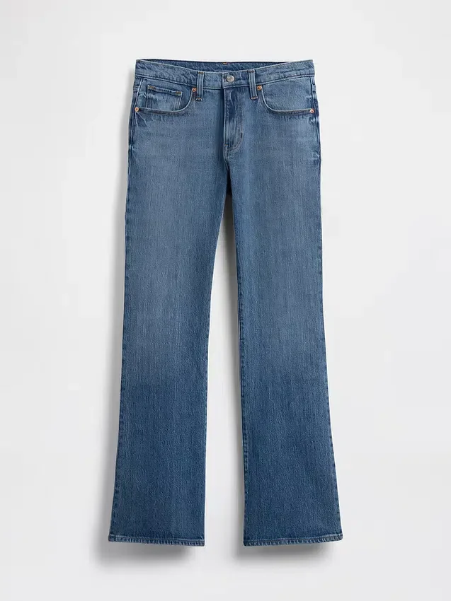 Jeans med medelhög midja och avslappnad passform i bootcut-modell