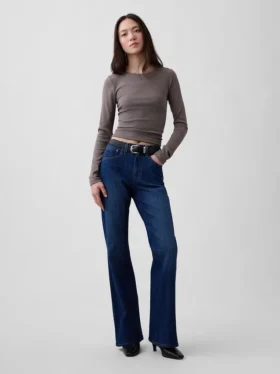 Jeans med medelhög midja och avslappnad utsvängd passform
