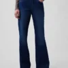 Jeans med medelhög midja och avslappnad utsvängd passform