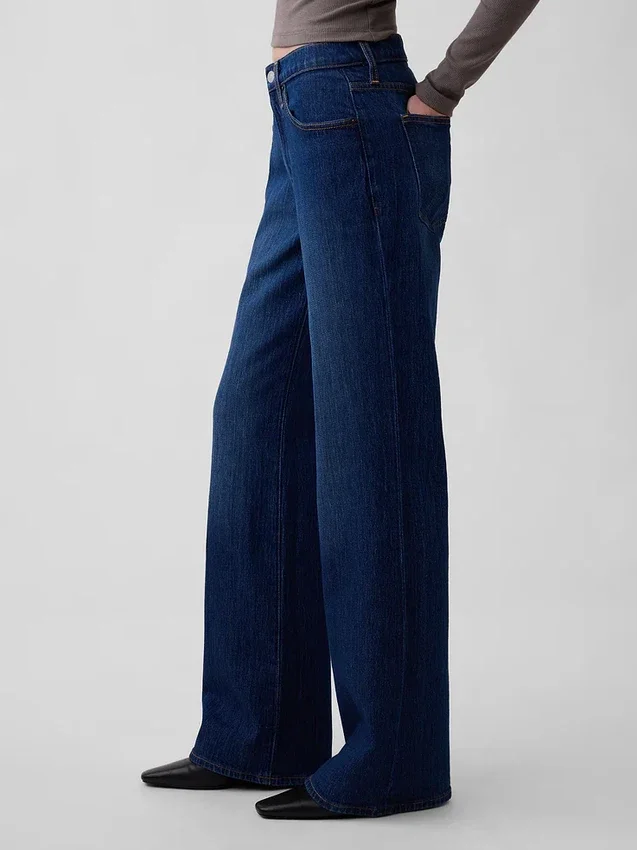 Jeans med medelhög midja och avslappnad utsvängd passform