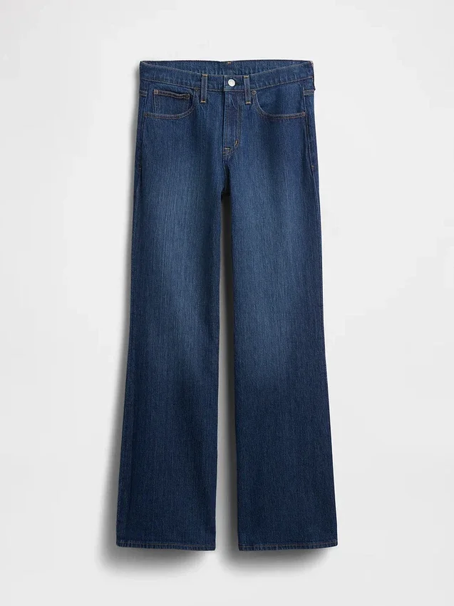 Jeans med medelhög midja och avslappnad utsvängd passform
