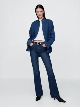 Jeans med medelhög midja och babyboot-ben