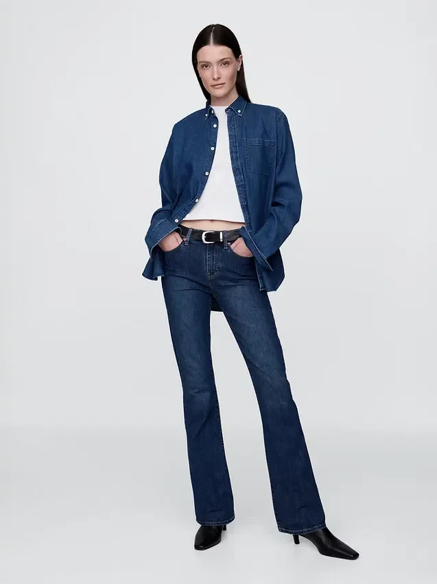 Jeans med medelhög midja och babyboot-ben