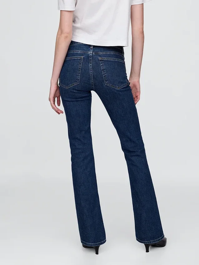 Jeans med medelhög midja och babyboot-ben
