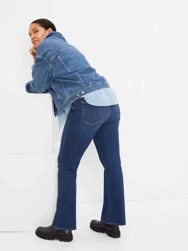 Jeans med medelhög midja och babyboot-ben