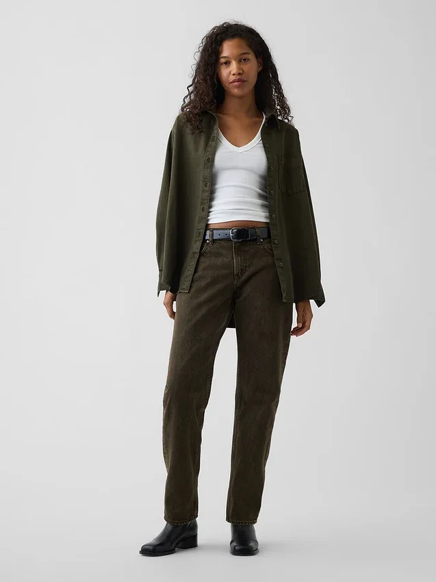Jeans med medelhög midja och raka, avsmalnande ben